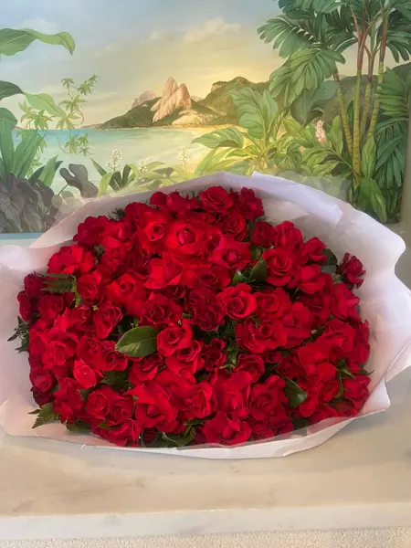 BOUQUET COM 100 ROSAS.