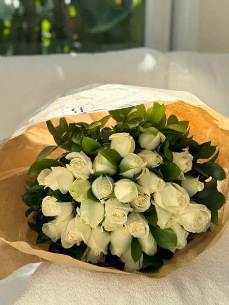 BOUQUET 25 ROSAS BRANCAS