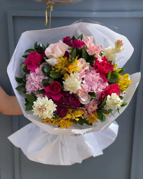 BOUQUET M COM MIX DE FLORES
