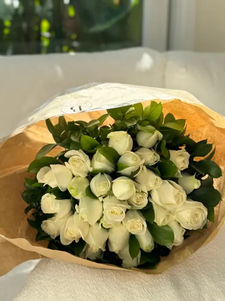 BOUQUET COM 30 ROSAS BRANCAS