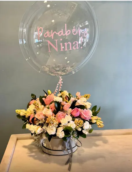 ARRANJO EM CAIXA M COM BALÃO